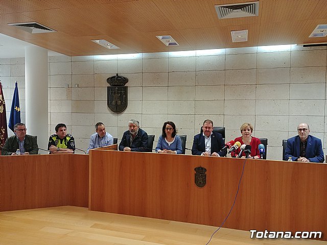 Municipal government and union organizations sign the agreement on working conditions for public employees of the Totana City Council for the period 2019/22, Foto 2