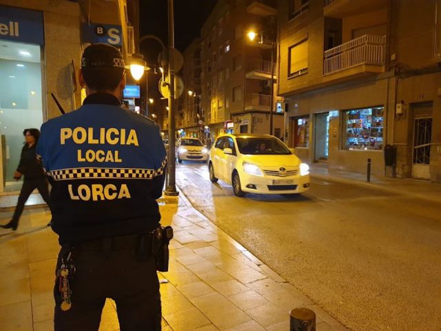 Agentes de la Policía Local detienen a una persona como presunto autor de la comisión de un delito de tráfico de drogas e inmovilizan su vehículo - 1, Foto 1