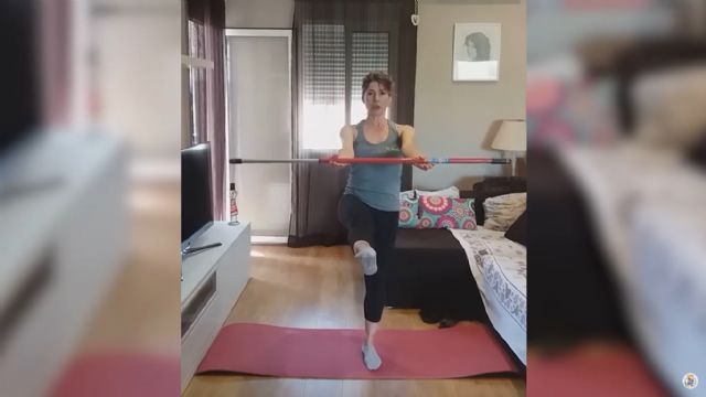Estiramientos con pica en Deporte en Casa, no pierdas el ritmo - 1, Foto 1