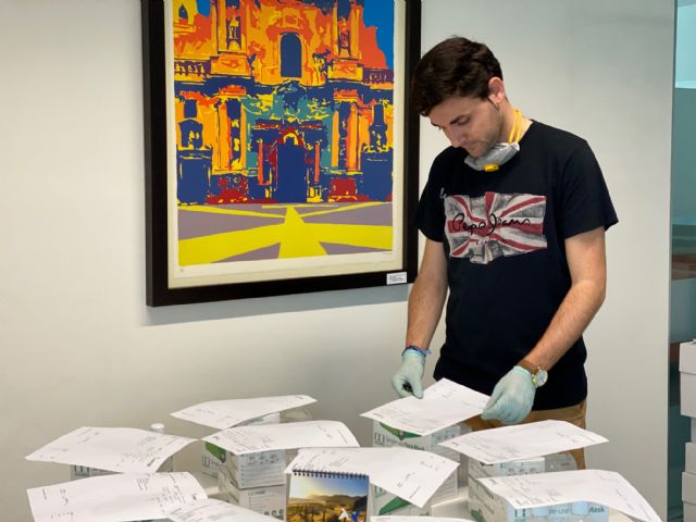 La Concejalía de Educación distribuye mascarillas y geles en los centros educativos - 1, Foto 1