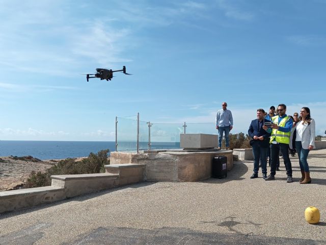 Un dron mejorará el control de los 250 kilómetros de costa de Murcia - 1, Foto 1