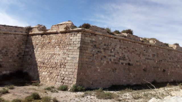 El PCAN denuncia que el Ayuntamiento mete en un cajón el Plan Director para la restauración del Castillo de los Moros - 1, Foto 1