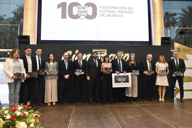 López Miras destaca los cien años de éxito de la Federación de Fútbol de la Región de Murcia - 2, Foto 2