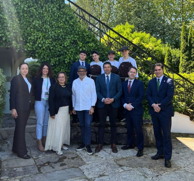 Cuatro alumnos de la Escuela de Hosteler�a y Turismo de La Flota realizan pr�cticas en un restaurante de Cantabria con tres Estrellas Michelin, Foto 2