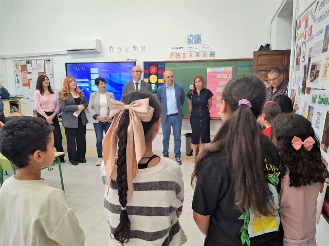 El consejero de Educaci�n visita el colegio Cristo del Valle de Torreag�era, que celebra su centenario, Foto 4