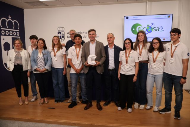 Alumnos del IES Tarraga Escribano participantes en el desafío Cansat son recibidos en el Ayuntamiento - 3, Foto 3