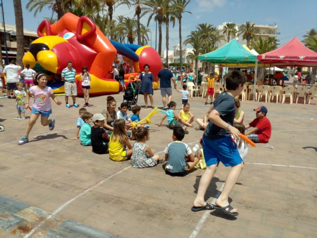 La Escuela Municipal de Familia despidió el curso con una mañana festiva y de convivencia en la explanada Barnuevo - 2, Foto 2