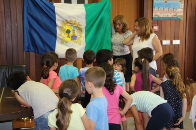 El Ayuntamiento recibe a los escolares con motivo del Día de la Región - 1, Foto 1