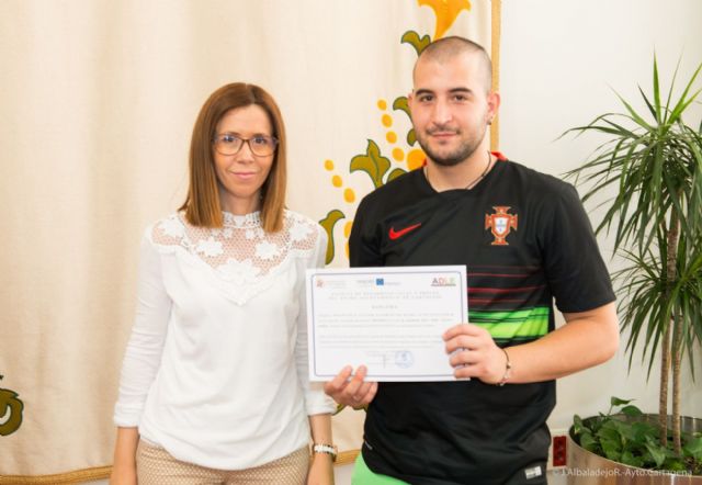 Los alumnos del programa Erasmus+ de la ADLE recogen sus diplomas tras su experiencia de prácticas laborales en Portugal - 2, Foto 2