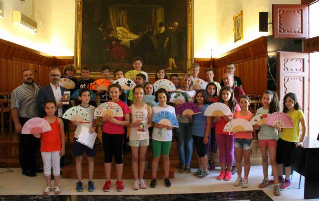El alcalde recibe a los alumnos del Cervantes participantes en el proyecto ´Emprender en mi escuela´ - 1, Foto 1