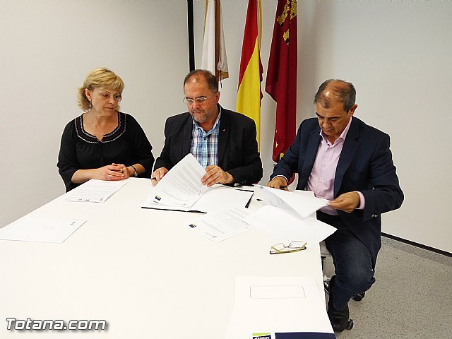 El Ayuntamiento y UCOMUR suscriben un convenio para dinamizar el Vivero de Empresas - 2, Foto 2