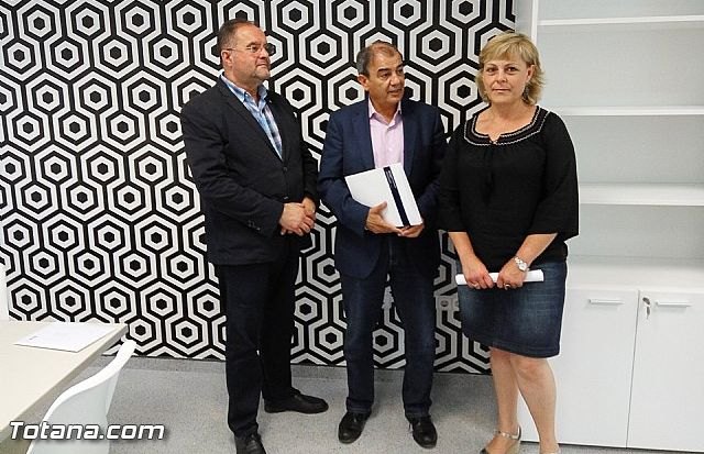 El Ayuntamiento y UCOMUR suscriben un convenio para dinamizar el Vivero de Empresas, Foto 4