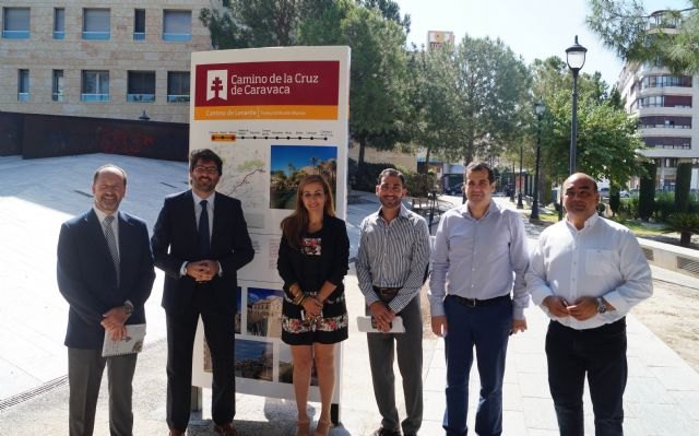 Turismo supervisa en Orihuela la señalización   que marca el inicio del Camino de Levante - 1, Foto 1