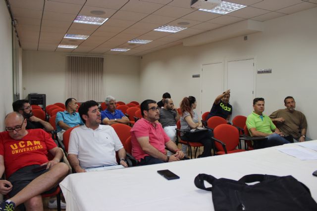 Los clubes deportivos de Cehegín muestran su apoyo al proyecto de reconstrucción del pabellón planteado por el Equipo de Gobierno - 2, Foto 2
