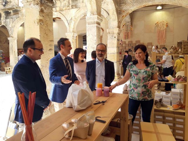 Firmas de calzado y complementos exponen sus creaciones en el claustro de los Jesuitas de Caravaca - 4, Foto 4