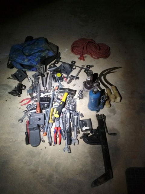 La Policía Local de Puerto Lumbreras detiene a un individuo robando en un desguace - 3, Foto 3