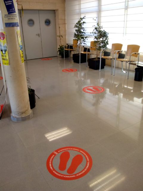 La instalación de 200 mamparas aumenta la seguridad de los usuarios y los trabajadores en los centros de servicios sociales - 1, Foto 1