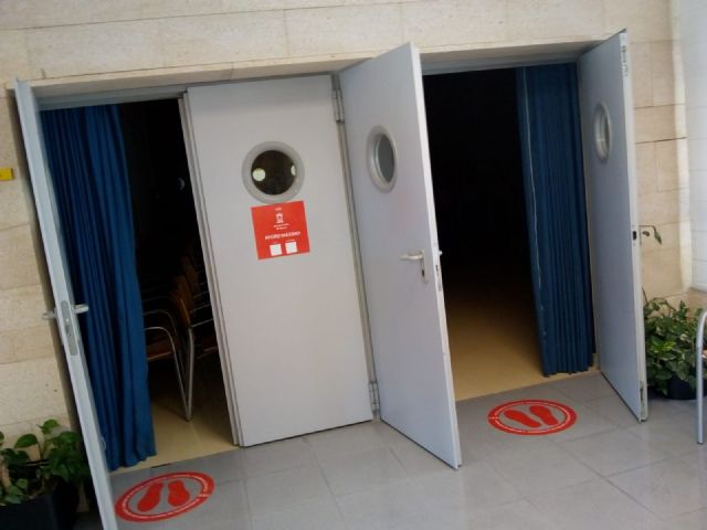 La instalación de 200 mamparas aumenta la seguridad de los usuarios y los trabajadores en los centros de servicios sociales - 2, Foto 2