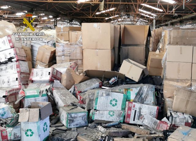 La Guardia Civil desmantela una organización criminal dedicada a la gestión fraudulenta de residuos de tóner de impresión - 4, Foto 4