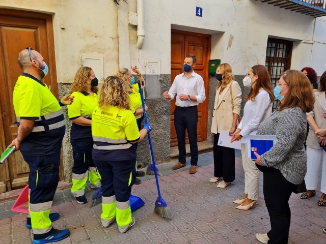 La directora del SEF visita a 15 desempleados de Caravaca de la Cruz que se están formando para trabajar en el sector de la limpieza - 1, Foto 1