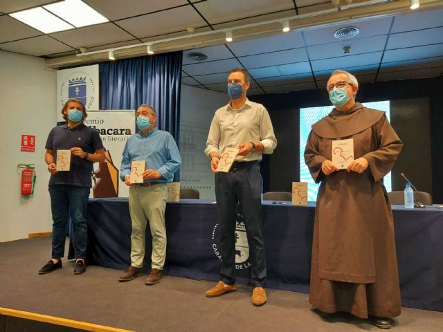 El Ayuntamiento de Caravaca edita el libro 'Exilios', obra ganadora del III Premio Internacional de Poesía Mística del Certamen Literario Albacara 2020 - 1, Foto 1
