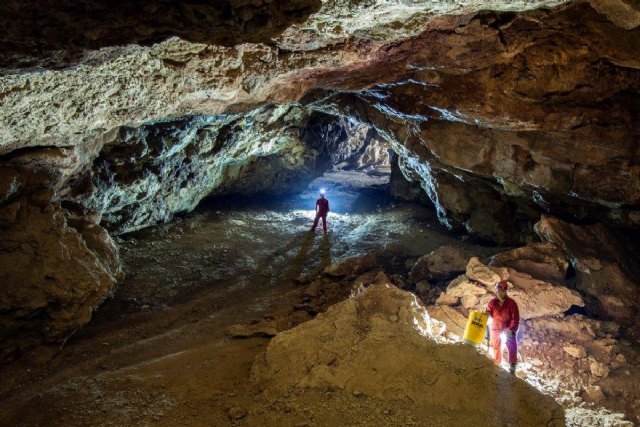 El Ayuntamiento colabora con la Universidad de Barcelona para reanudar las excavaciones paleontológicas en Cueva Victoria - 1, Foto 1