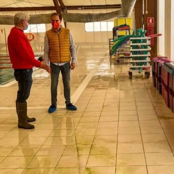 MC: N. Arroyo (PP) prescinde de diez monitores y suprime actividades para jóvenes en las piscinas municipales - 1, Foto 1