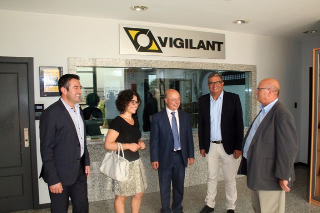 El consejero de Hacienda y el alcalde visitan la empresa de seguridad y centro de formación Vigilant - 2, Foto 2