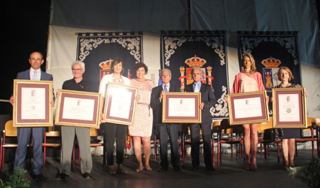 El Ayuntamiento de Puerto Lumbreras otorga distinciones a personas e instituciones en el Día de la Independencia - 1, Foto 1