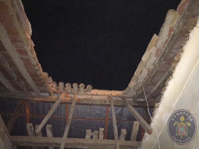 Derrumbe sin heridos de una cubierta en una vivienda de Los Nietos - 1, Foto 1