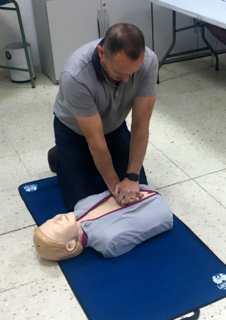 Protección Civil forma al personal municipal torreño en el uso de desfibriladores - 2, Foto 2