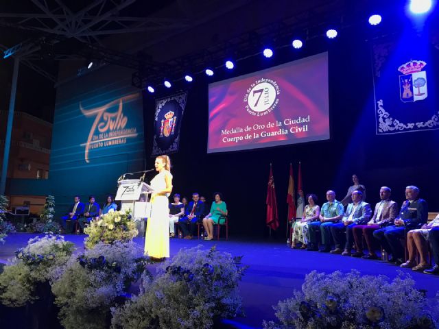 El Ayuntamiento de Puerto Lumbreras  otorgó distinciones y reconocimientos a personas e instituciones coincidiendo con el Día de la Independencia - 1, Foto 1