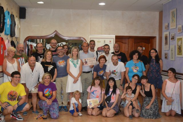 La exposición Artistas en Camiseta recauda 3.000 euros para Cruz Roja - 1, Foto 1