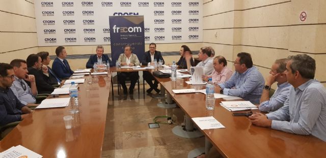 Patricio Valverde asiste a la toma de posesión del nuevo presidente de la Asamblea de la Cámara de Contratistas de Obra Pública de la Región - 1, Foto 1