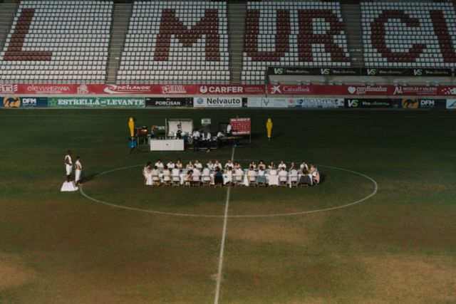 Fash Food sienta a sus comensales a cenar en el césped del estadio Nueva Condomina - 3, Foto 3
