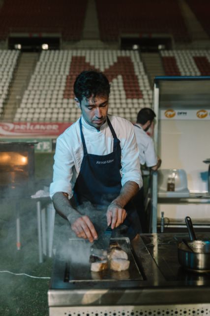 Fash Food sienta a sus comensales a cenar en el césped del estadio Nueva Condomina - 5, Foto 5