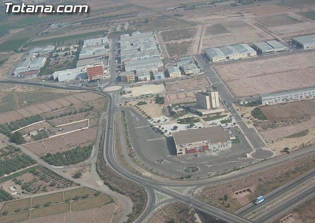 La Consejería de Empresa e Industria lanza créditos a coste reducido para pymes y autónomos del comercio minorista afectados por la COVID-19, Foto 1