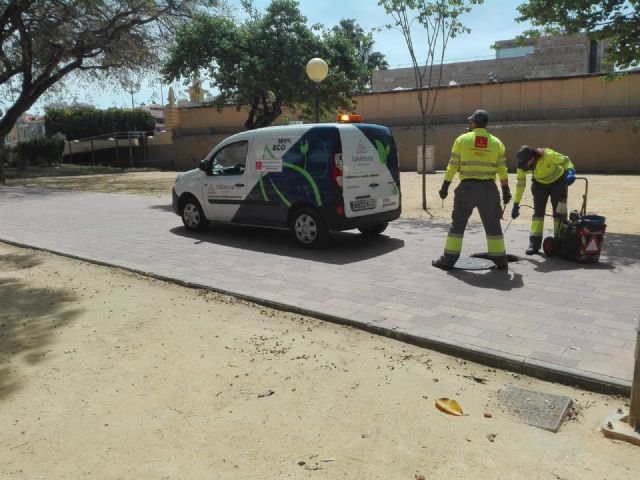 Los trabajos de desratización y desinfección contra cucarachas continúan durante todo el verano - 1, Foto 1