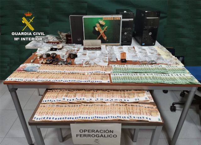 La Guardia Civil desmantela un grupo delictivo dedicado a la falsificación, receptación y blanqueo a través de establecimientos ´compro-oro´ - 4, Foto 4