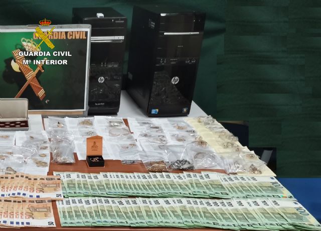 La Guardia Civil desmantela un grupo delictivo dedicado a la falsificación, receptación y blanqueo a través de establecimientos ´compro-oro´ - 5, Foto 5