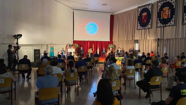 El Ayuntamiento de Puerto Lumbreras homenajeó a niños, sanitarios, empresarios, rastreadores y Banco de Alimentos en el día de la Independencia, por su contribución en la superación de la pandemia - 2, Foto 2