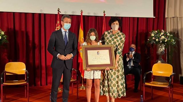 El Ayuntamiento de Puerto Lumbreras homenajeó a niños, sanitarios, empresarios, rastreadores y Banco de Alimentos en el día de la Independencia, por su contribución en la superación de la pandemia - 4, Foto 4