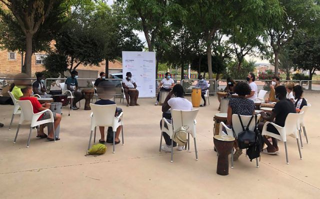 15 menores del barrio del Carmen disfrutan de un taller de percusión al aire libre - 3, Foto 3