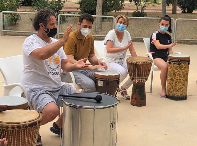 15 menores del barrio del Carmen disfrutan de un taller de percusión al aire libre - 4, Foto 4