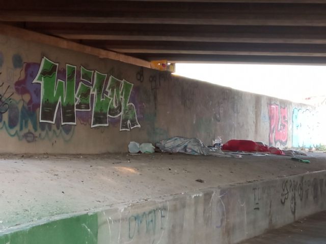 La falta de respuesta municipal al problema de los “sin techo” que viven bajo el Puente de San Diego agrava la situación de insalubridad e inseguridad - 4, Foto 4