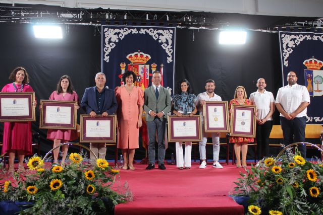 Puerto Lumbreras conmemora el 64 aniversario con motivo de su Independencia con un acto para reconocer a personalidades y entidades culturales y deportivas del municipio - 5, Foto 5