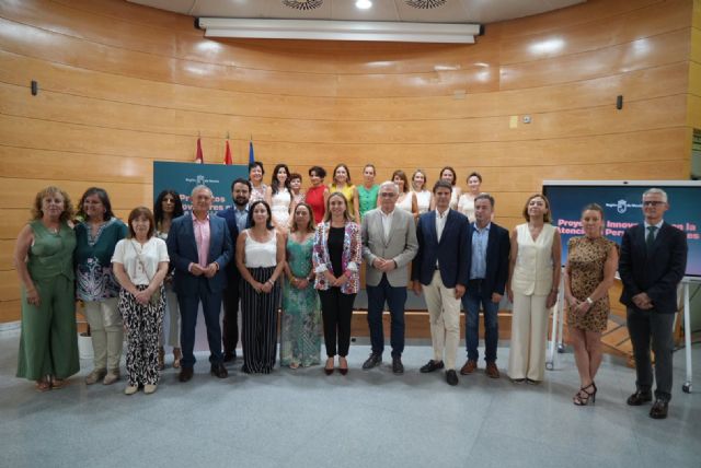 Política Social destina más de un millón a 16 municipios de la Región para proyectos de innovación en la atención a personas mayores - 1, Foto 1