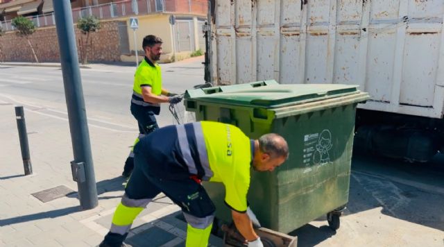 Limusa pone en marcha un dispositivo de lavado de contenedores y baldeo que permite actuar en más de 300 puntos del municipio - 2, Foto 2
