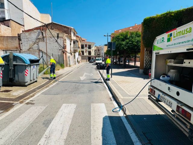 Limusa pone en marcha un dispositivo de lavado de contenedores y baldeo que permite actuar en más de 300 puntos del municipio - 3, Foto 3