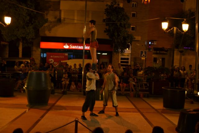 Sal de calle, risas en equilibrio - 2, Foto 2